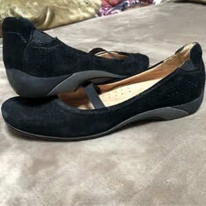 Naturalizer black suede flat shoe/1” heel, SZ 7